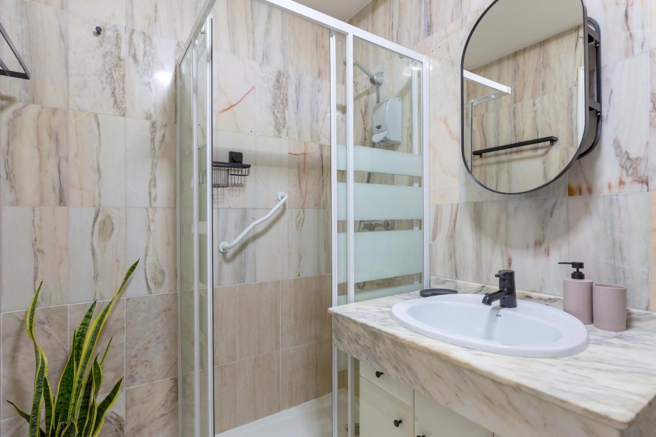 Bright Apartment With Patio And Balconies In The Center Málaga Eksteriør billede